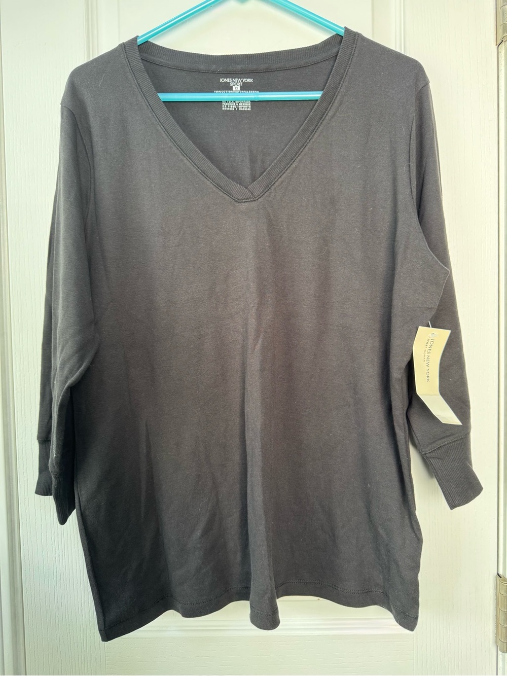 NWT Jones New York V-Neck Quarter Sleeve Tee